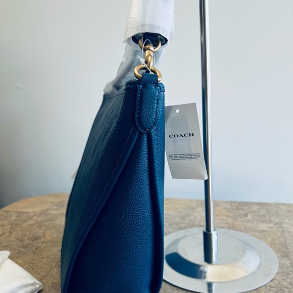 Coach's Leather Small Duffle bag - Picture 4 of 12